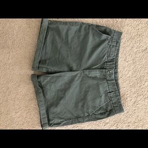 GAP boyfriend roll-up khaki shorts size 4